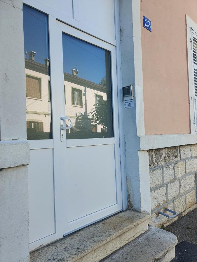 "Le Petit Paradis" Au Centre Ville D'Ойонна Экстерьер фото